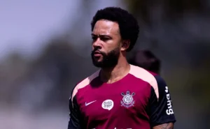 Depay acerta com o Corinthians e tratará lesão na Holanda