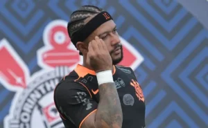 Depay é cortado da Holanda e foca em recuperação de lesão muscular