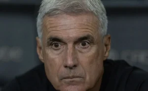 Desfalques no Grêmio: Luís Castro não terá Arthur e Gustavo Martins contra a Chapecoense Desfalques no Grêmio: Luís Castro não terá Arthur e Gustavo Martins contra a Chapecoense