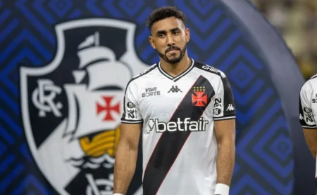 Dimitri Payet recorda passagem pelo Vasco e afirma não planejar aposentadoria.