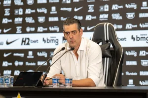 Diretor do Atlético-MG critica trocas de técnicos e alfineta Flamengo por demissão de Filipe Luís