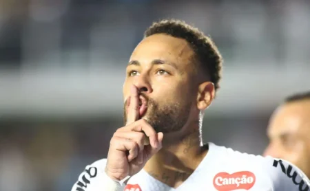 Diretoria do Santos critica declarações de Neymar sobre o gramado: “Foi muito infeliz”