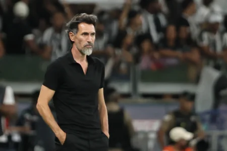 Domínguez, após 14 dias no Atlético-MG, promete mudanças e reforça: "Quem não correr, não joga"