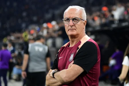 Dorival critica arbitragem, admite incômodo com jejum corintiano e confia em reação