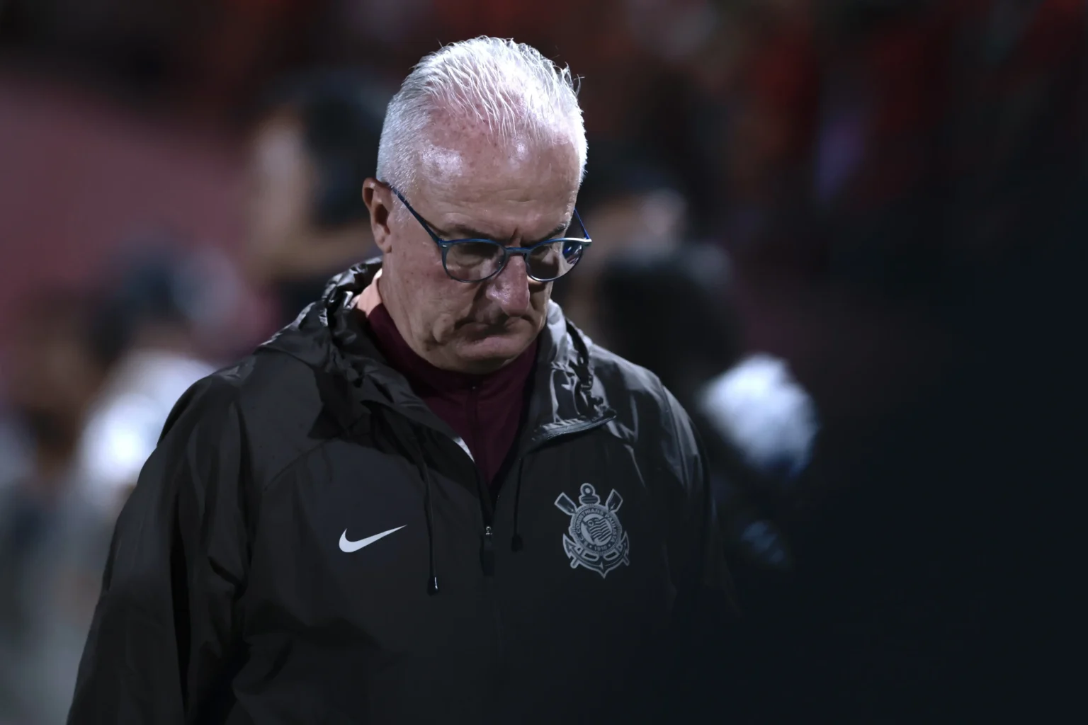 Dorival enfrenta sequência negativa e iguala marca no Corinthians