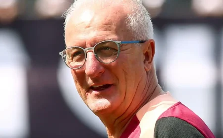 Dorival Júnior aprova e Corinthians mantém busca por centroavante no mercado da bola