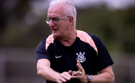 Dorival Júnior poupará jogadores contra a Chapecoense e escalação terá mudanças em todos os setores