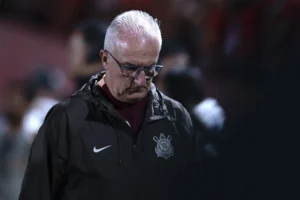 Dorival justifica mudanças no Corinthians com questões médicas: "Não posso ser irresponsável"