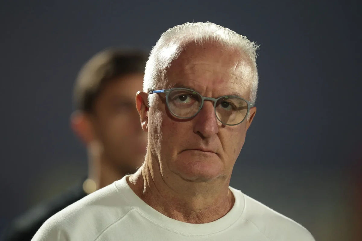 Dorival lamenta possível saída de André e Paz defende vendas no Corinthians