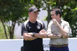 Elenco definido? Corinthians enxerga janela de transferências como última chance por reforços Elenco definido? Corinthians enxerga janela de transferências como última chance por reforços