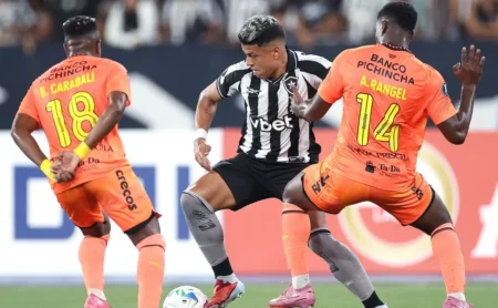 Eliminação do Botafogo na Libertadores gera forte repercussão na imprensa argentina: “Bom para o Boca”