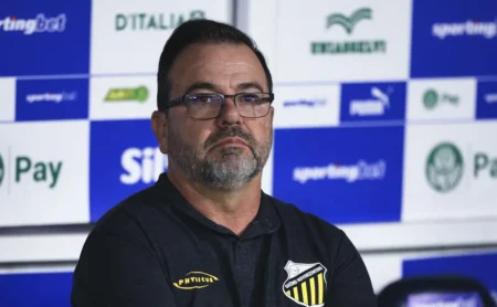 Enderson Moreira critica arbitragem após derrota do Novorizontino para o Palmeiras: “não estão fazendo favor”