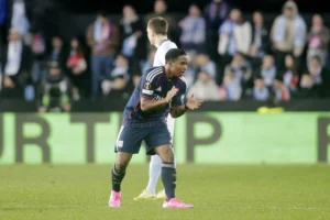 Endrick reforça união após retorno à Seleção: "Formar uma nova família"