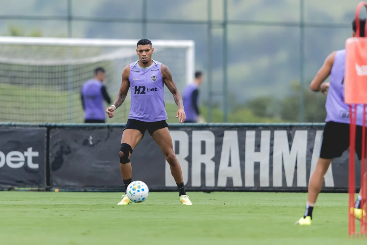 Escalação do Atlético-MG: zagueiro retorna e volantes seguem fora; veja o provável time