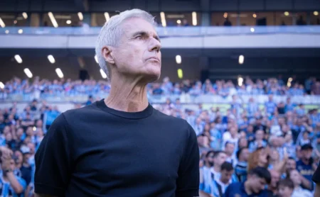 Estratégia de Luís Castro e substituições decisivas dão título do Campeonato Gaúcho ao Grêmio Estratégia de Luís Castro e substituições decisivas dão título do Campeonato Gaúcho ao Grêmio