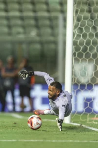 Everson atinge marca de 86 pênaltis defendidas pelo Atlético-MG, com alta porcentagem sem gols sofridos Everson atinge marca de 86 pênaltis defendidas pelo Atlético-MG, com alta porcentagem sem gols sofridos