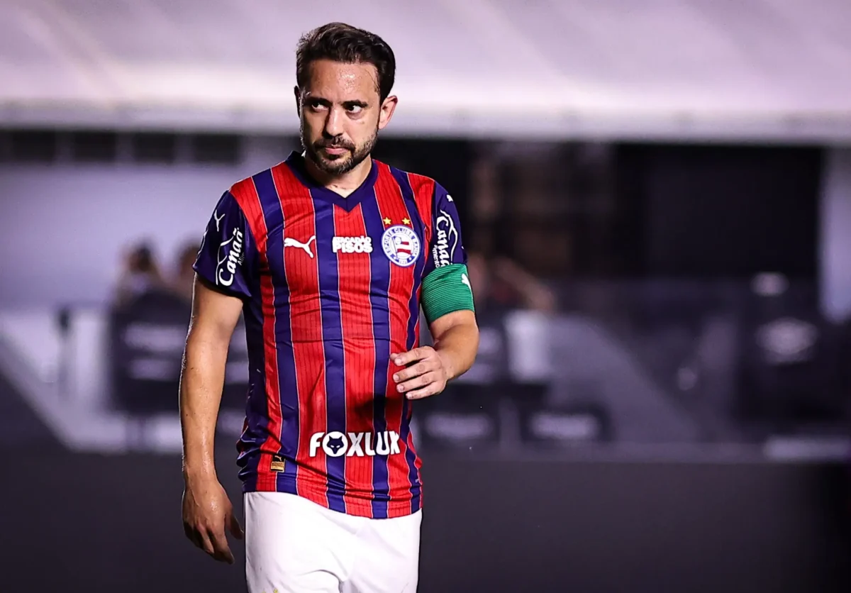 Everton Ribeiro: lesão muscular o tira do Ba-Vi 507 Everton Ribeiro: lesão muscular o tira do Ba-Vi 507