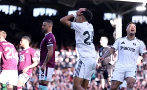 Ex-jogador do Flamengo, Muniz recebe críticas na Inglaterra após vitória do Fulham