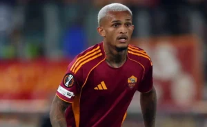 Expulsão de Wesley, ex-jogador do Flamengo, causa polêmica e revolta entre torcedores em jogo da Roma Expulsão de Wesley, ex-jogador do Flamengo, causa polêmica e revolta entre torcedores em jogo da Roma