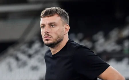 Expulsão de Anselmi e reviravolta marcam clássico com derrota do Botafogo para o Flamengo