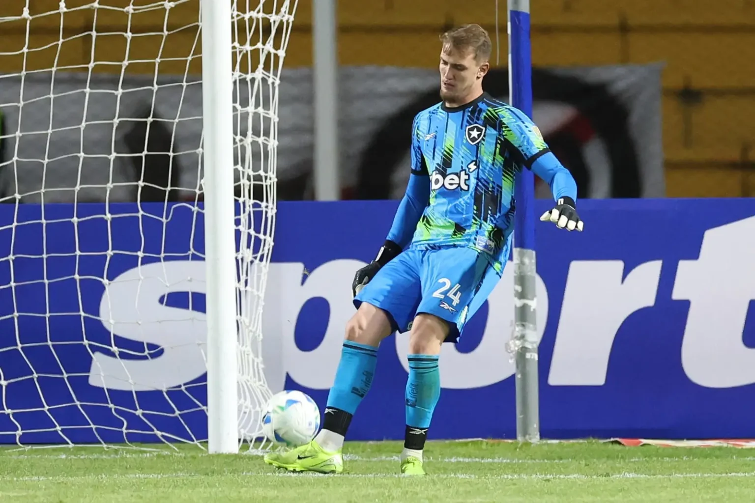 Falhas de goleiros são decisivas em eliminações recentes do Botafogo; confira a lista