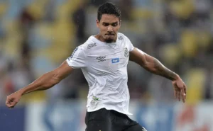 Fábio Sormani critica o retorno de Lucas Veríssimo ao Santos devido a atitudes passadas Fábio Sormani critica o retorno de Lucas Veríssimo ao Santos devido a atitudes passadas