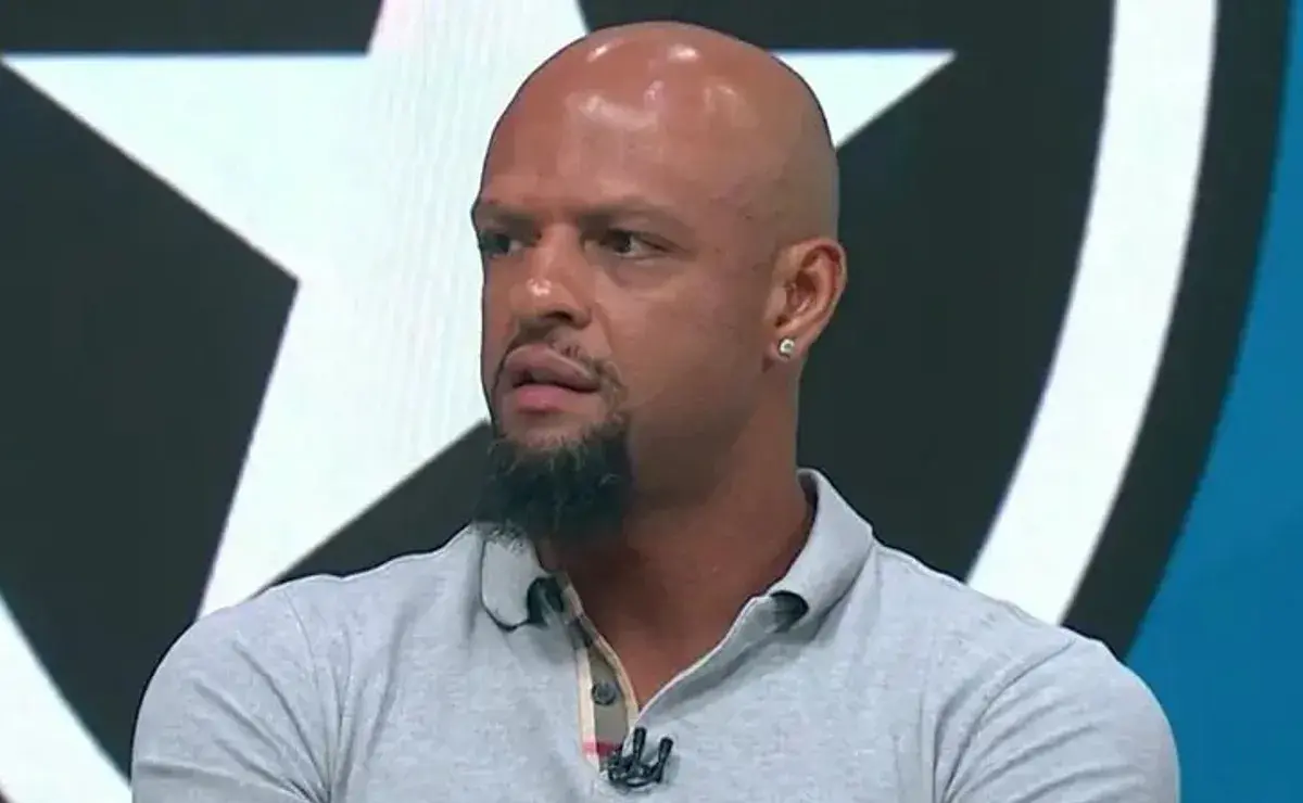 Felipe Melo defende elenco do Botafogo e aponta falhas na direção após derrota para o Athletico-PR Felipe Melo defende elenco do Botafogo e aponta falhas na direção após derrota para o Athletico-PR