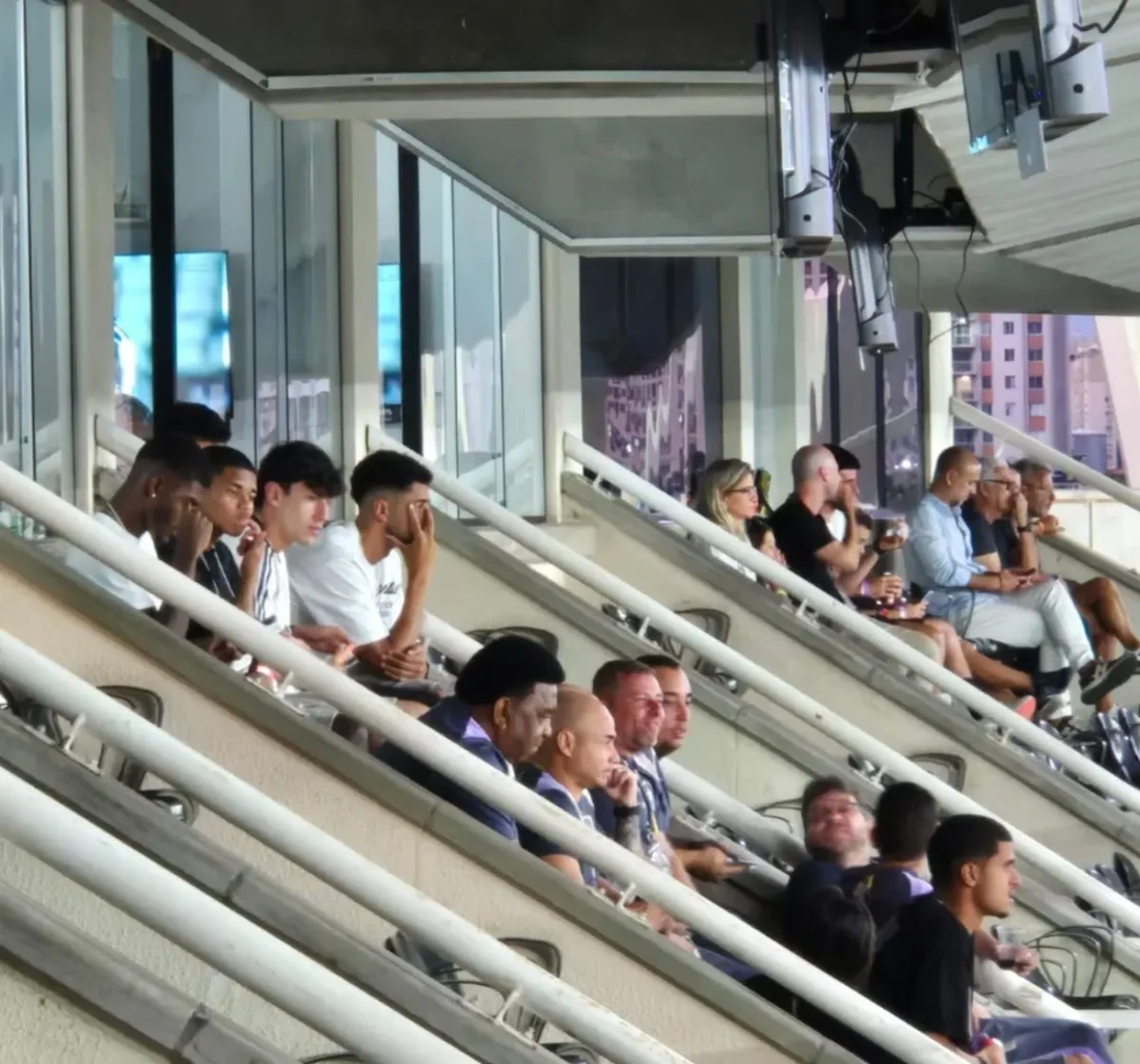 Ferraresi acompanha Botafogo x Bangu no Nilton Santos