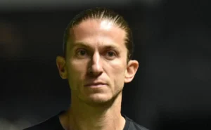 Filipe Luís é aclamado como novo técnico do Vasco após saída do Flamengo