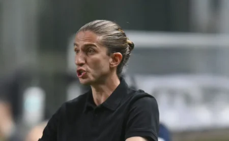 Filipe Luís é contratado pelo Cruzeiro com aval da torcida, e Tite se torna desafiado