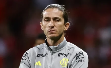 Filipe Luís demonstra insatisfação com a condução da demissão de José Boto no Flamengo