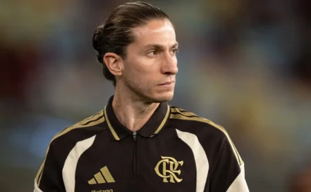 Filipe Luís recebe proposta do Joinville após saída do Flamengo