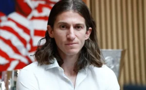 Filipe Luís pode interromper carreira para comentar Copa do Mundo na Globo, diz site