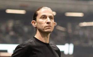 Filipe Luís, ex-Flamengo, é desejado pela torcida do Chelsea, mas diretoria pondera falta de experiência