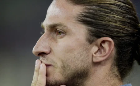 Filipe Luís prioriza a Europa, mas conversa com o Cruzeiro após saída de Tite