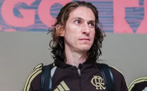 Filipe Luís ganha destaque no Chelsea após eliminação na Champions League