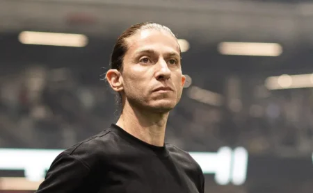 Filipe Luís fala sobre saída do Flamengo e admite momento difícil no início do ano