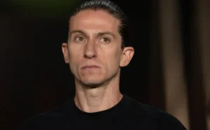 Filipe Luís defende gramado sintético; torcida do Palmeiras aponta contradição de ex-treinador do Flamengo Filipe Luís defende gramado sintético; torcida do Palmeiras aponta contradição de ex-treinador do Flamengo