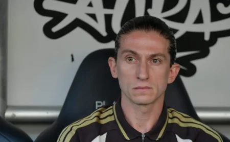 Filipe Luís cobra postura e avalia críticas da torcida no Flamengo: “Tem razão” Filipe Luís cobra postura e avalia críticas da torcida no Flamengo: “Tem razão”