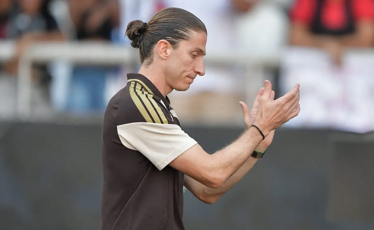 Filipe Luís deve retornar ao Flamengo no jogo contra o Madureira após vitória na primeira partida Filipe Luís deve retornar ao Flamengo no jogo contra o Madureira após vitória na primeira partida