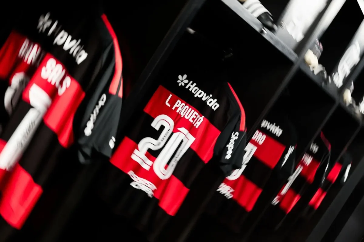 Flamengo acerta novo patrocínio de uniforme até 2029; confira os valores