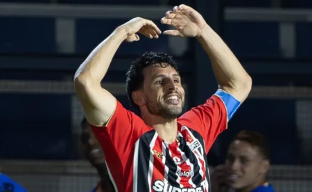 Flamengo busca centroavante no mercado, e Bap elogia Calleri: “Grande jogador”