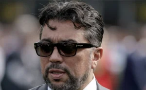 Flamengo busca Edu Gaspar com auxílio de Kia Joorabchian, mas dirigente prefere Europa