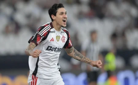 Flamengo conta com Pedro, destaque em março, contra o Remo no Brasileirão