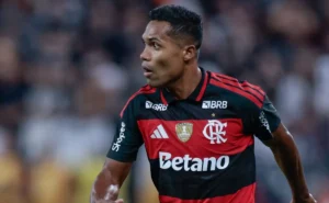 Flamengo confirma lesão de Alex Sandro e preocupação com possível corte da Seleção Brasileira
