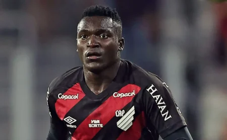 Flamengo define contratação de Kevin Viveros; Athletico-PR desiste da disputa