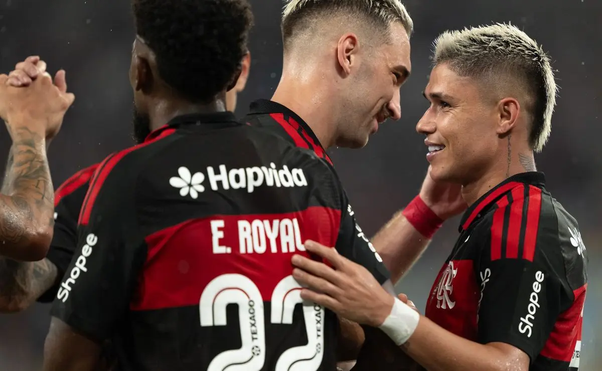 Flamengo enfrenta o Corinthians em busca de importante avanço no Brasileirão Flamengo enfrenta o Corinthians em busca de importante avanço no Brasileirão