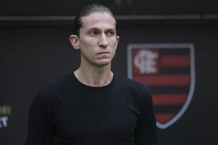 Flamengo enviará medalhas do título carioca para Filipe Luís e comissão técnica