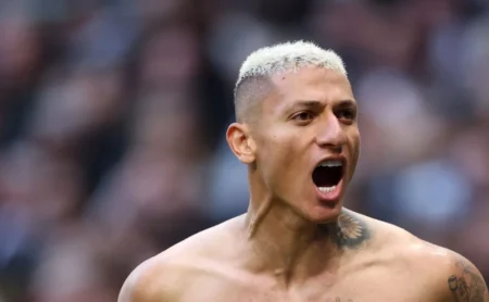 Flamengo mira Richarlison no ataque e avança em negociações após a chegada de Leonardo Jardim