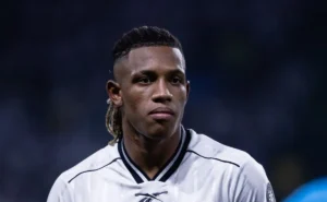 Flamengo mantém o interesse em Danilo, do Botafogo: diretoria o avalia positivamente Flamengo mantém o interesse em Danilo, do Botafogo: diretoria o avalia positivamente